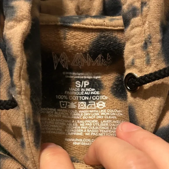 Def Leppard Tan and Black Graphic Hoodie - Picture 3 of 4